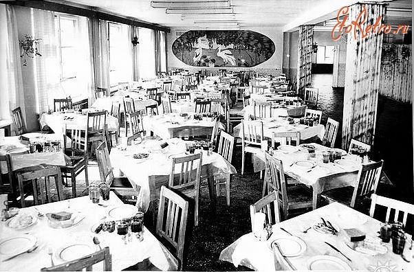 Лётная столовая...