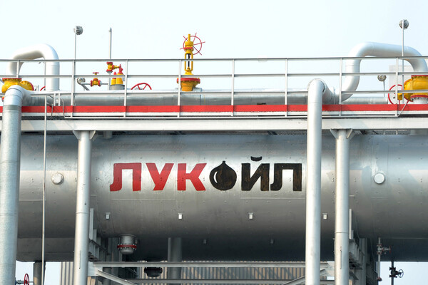 Пункт подготовки нефти компании «Лукойл» / Илья Питалев/РИА Новости   📷