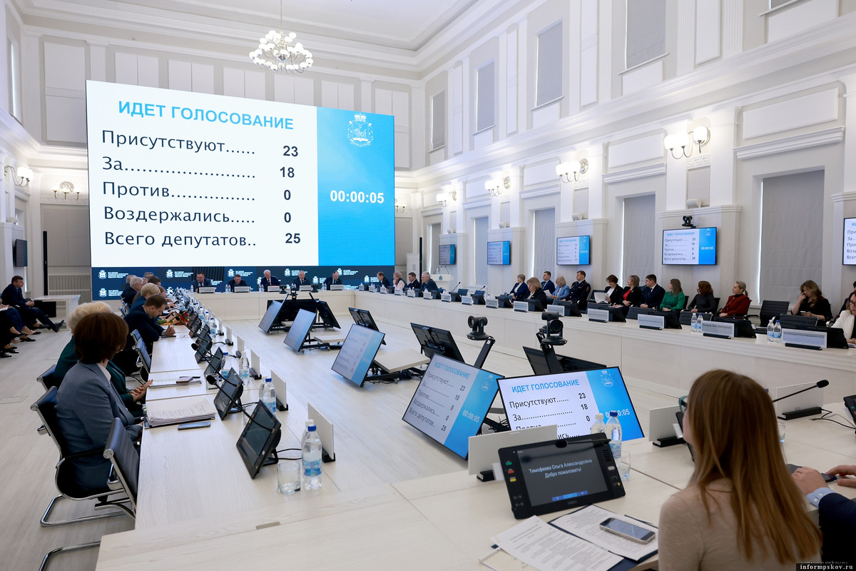 Фото: пресс-служба Псковского областного Собрания