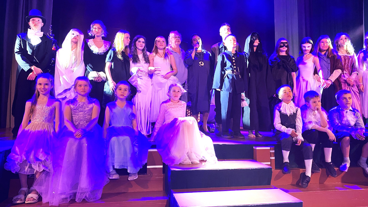 Участники спектакля "Ангелочек"