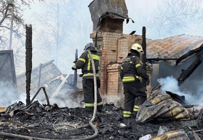 Место ЧП после атаки дронов ВСУ. Фото © Telegram / Денис Мордвинцев