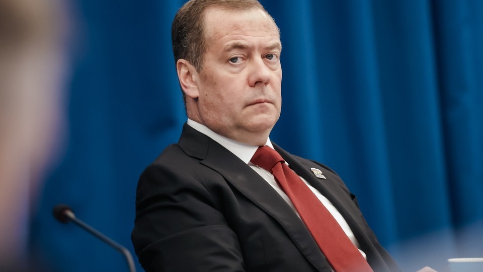 Медведев проверил выполнение гособоронзаказа при посещении Смоленской области