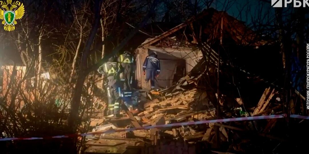 В Ростове-на-Дону рухнула часть частного жилого дома, пострадал мужчина