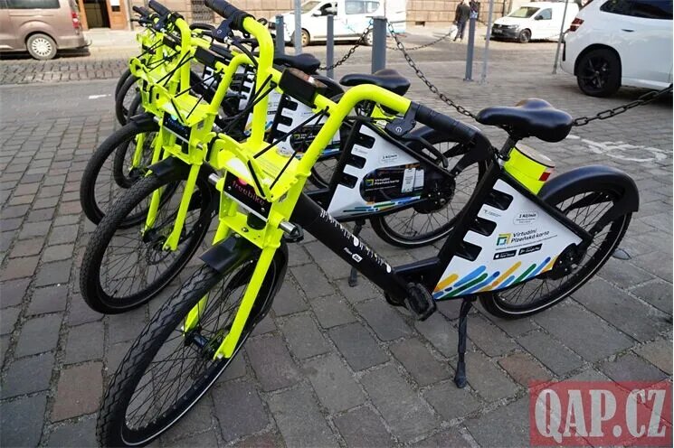 вот такие велосипеды, но тут их много, а обычно 1-2. Фото с сайта qap.cz