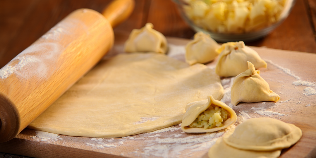 Идеальное тесто для вареников всего за 5 минут: бабушкин секрет, который я узнал только в ресторане