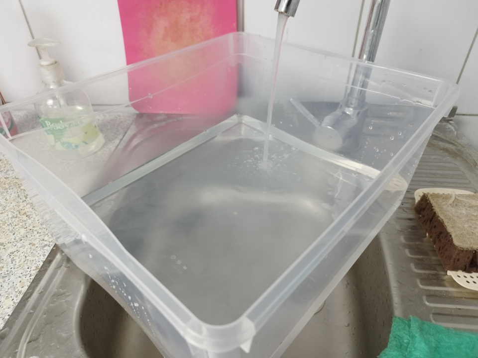 вода — чуть тёплая. Ни в коем случае не горячая.