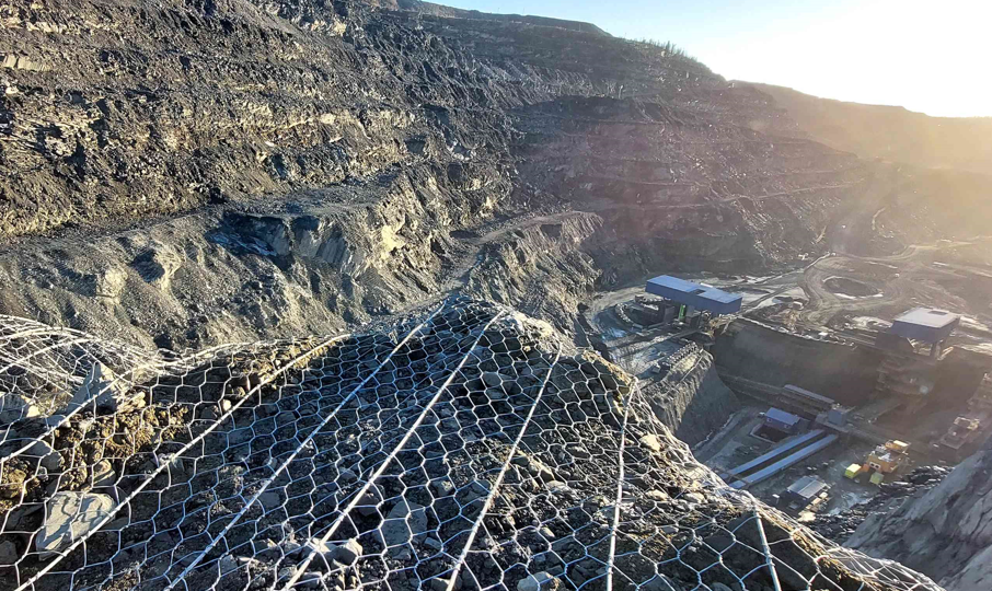 Как на «Карельском окатыше» решили проблему осыпей над конвейерной линией