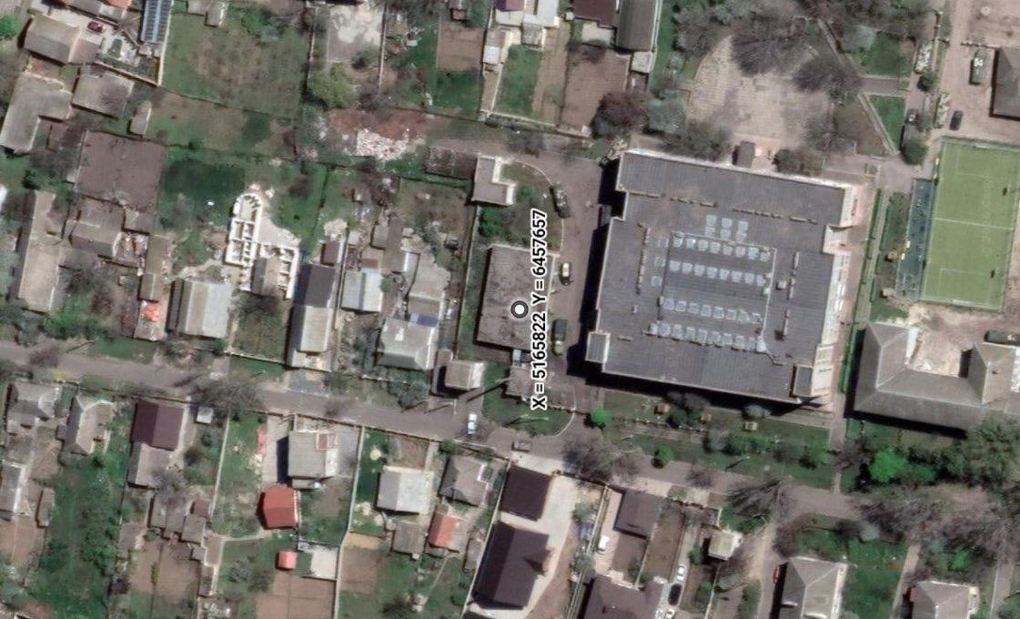 У ангара наблюдается конвой техники ВСУ