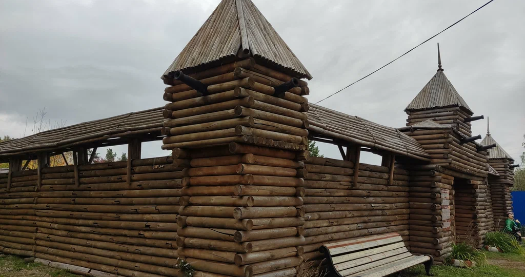 Крепость, основанная на берегу «красивого пестрого озера» 25 апреля