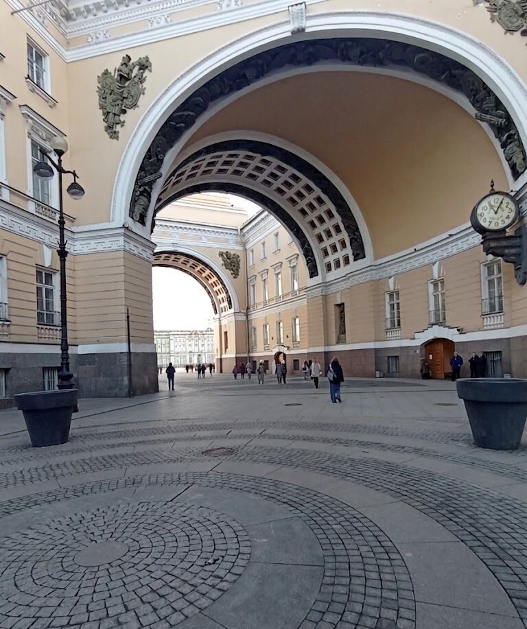 Арка Главного штаба. Выход на Дворцовую площадь.