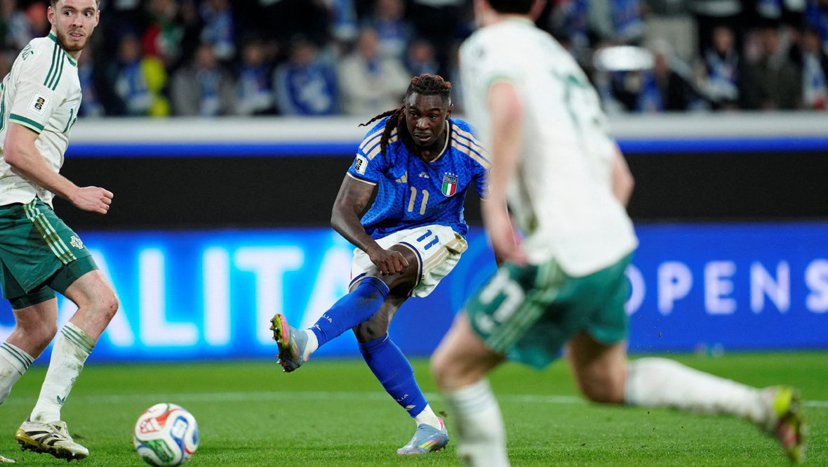    Мойзе Кин радуется забитому голу. Reuters