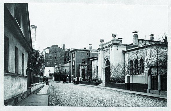 Вильям Валькот. Особняк Якунчиковой (1900) и особняк Гутхейля (1903, справа) в Мёртвом (ныне Пречистенском) переулке
