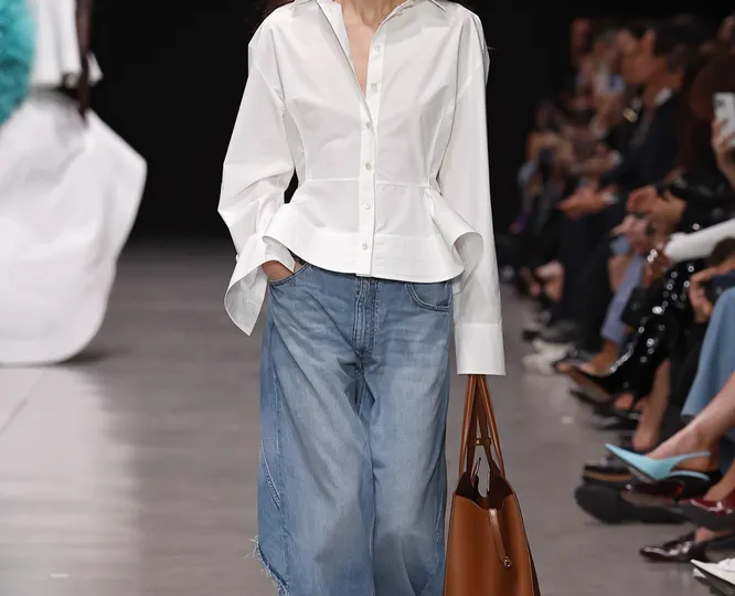 КАКИЕ ДЖИНСЫ БУДУТ В МОДЕ ВЕСНОЙ ЛЕТОМ 2026