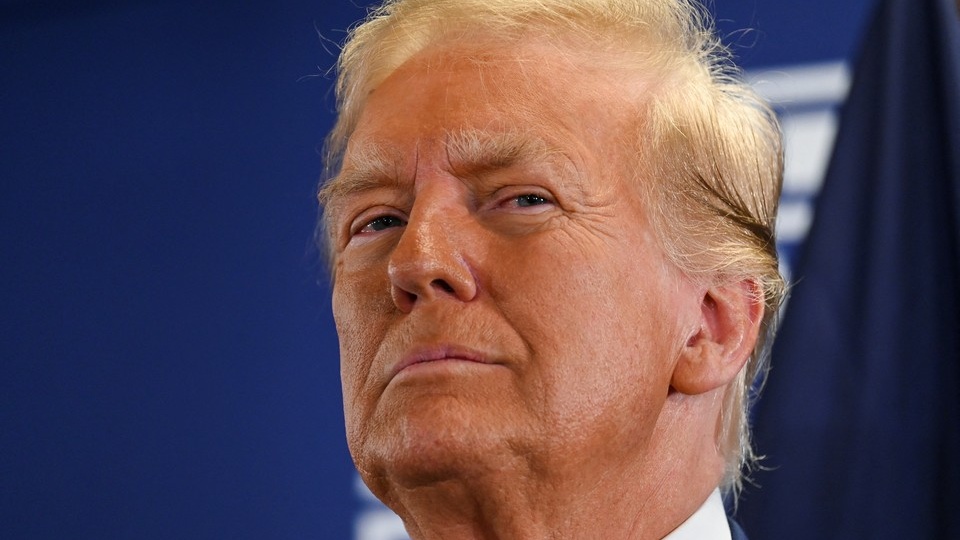 Трамп продлил действие антироссийских санкций, введённых Байденом