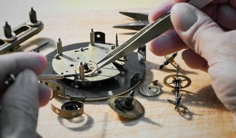 Часы сломались первыми...