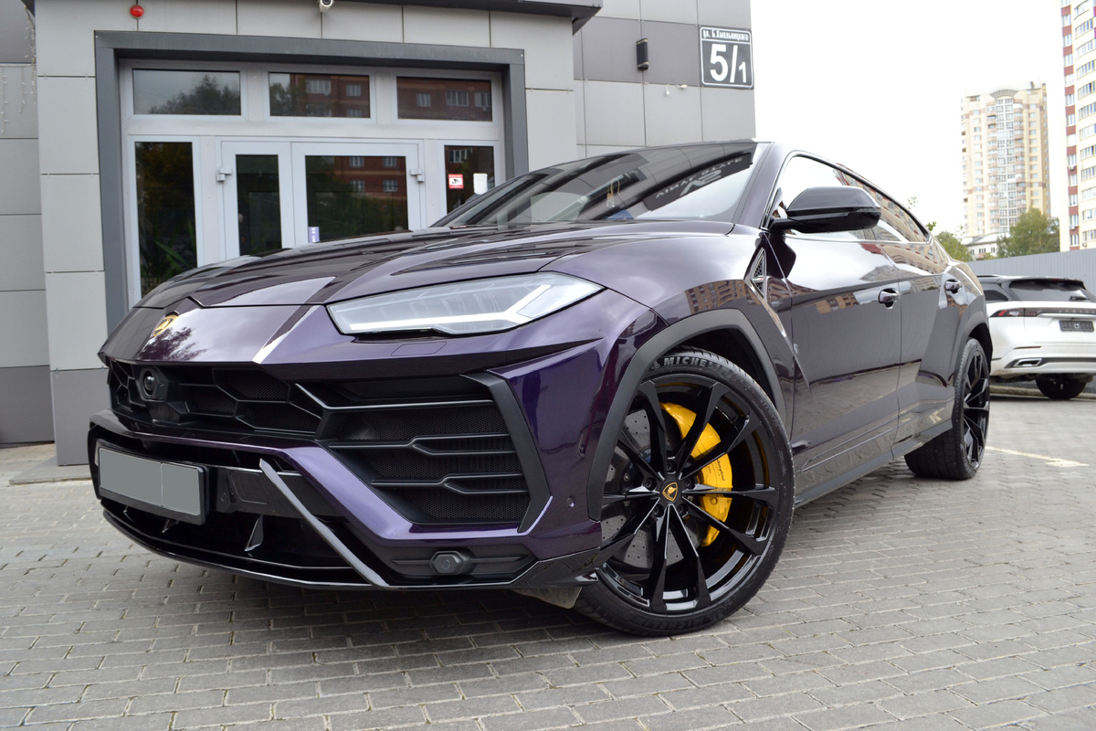 Lamborghini Urus в цветной бронепленке ВЕГА фиолетового цвета