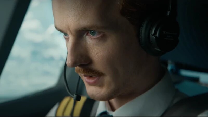     Герман Модягин в фильме «На солнце, вдоль рядов кукурузы». Скриншот видео