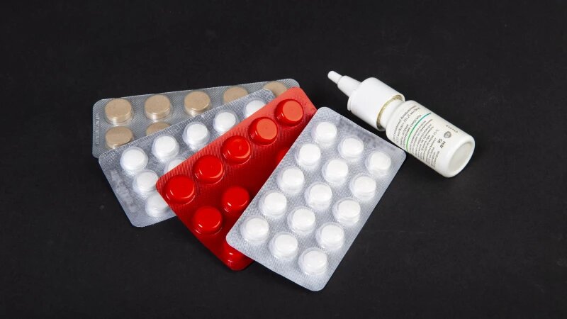     Медикаменты, лекарства, болезнь, таблетки, капли для носа. Анна Зайкова