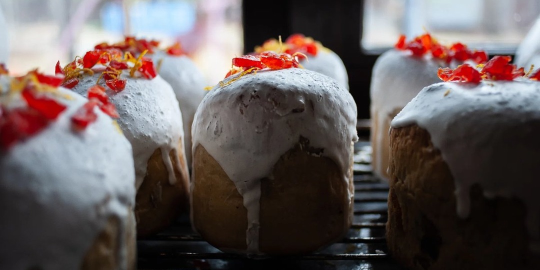 Пасха 2026: когда печь куличи, красить яйца и идти в церковь — полный календарь