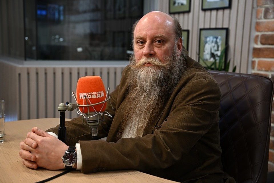    В радиостудии "Комсомольской правды" - доктор филологических наук Федор Успенский, член-корреспондент РАН, директор Института русского языка РАН. Иван МАКЕЕВ