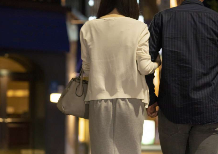 Японцы идеальны в притворстве, никогда не поймешь, влюбленная или несчастная семья перед вами. Толстой бы взвыл.