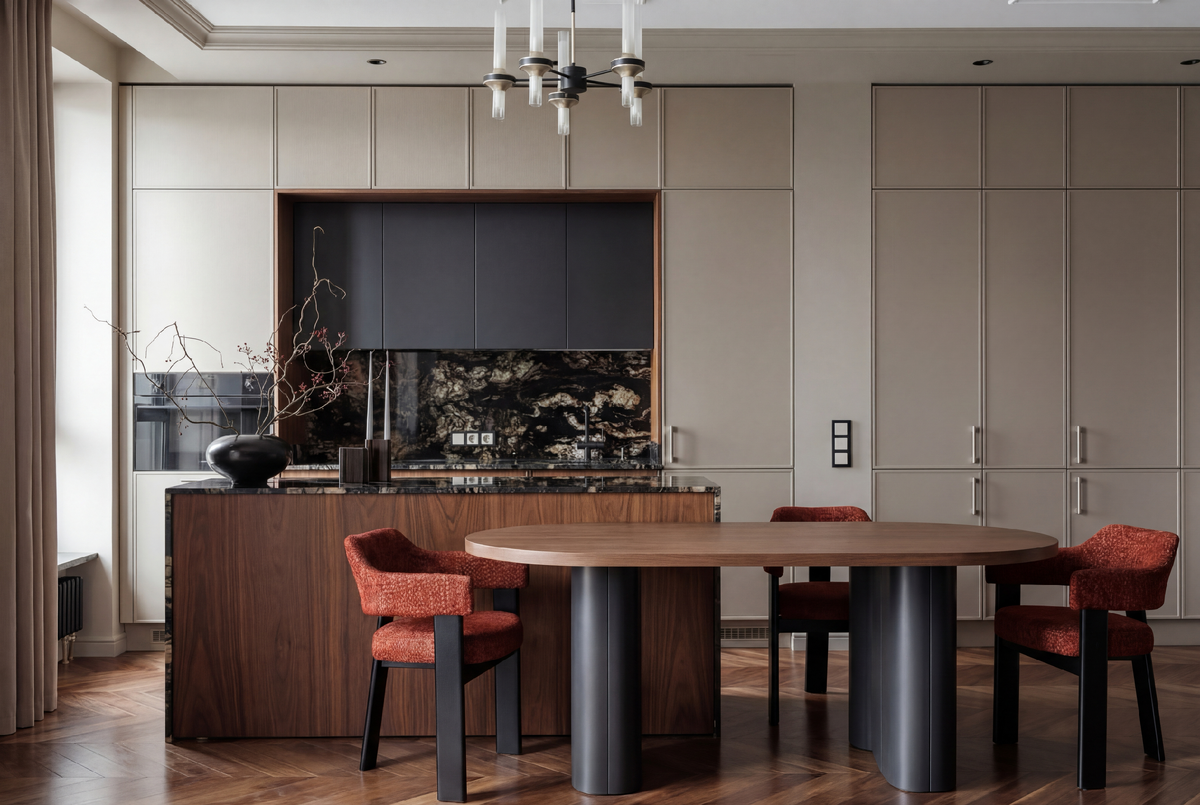 Кухня с островом, тёмным камнем и встроенными высокими шкафами в спокойной нейтральной палитре. 