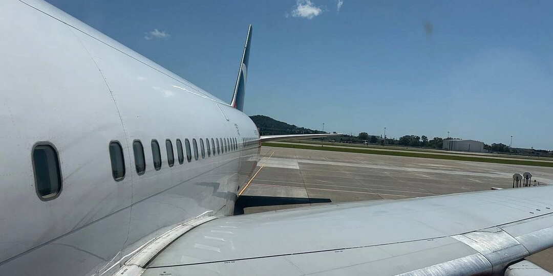 Кто-то толкнул коляску? Инвалид погиб из-за жёсткого падения во время посадки в самолёт в США