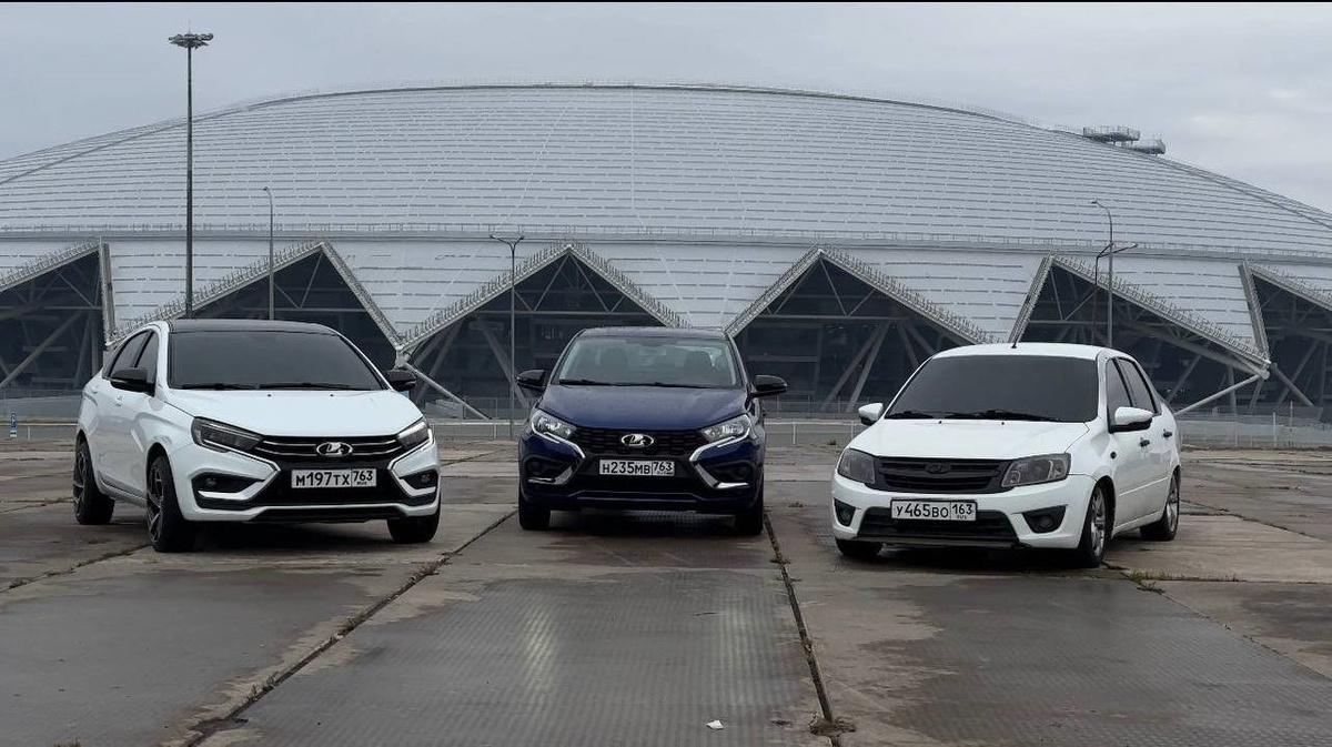  Два автомобиля одного завода. Один пожирает другого. Китайцы в это время забирают рынок.