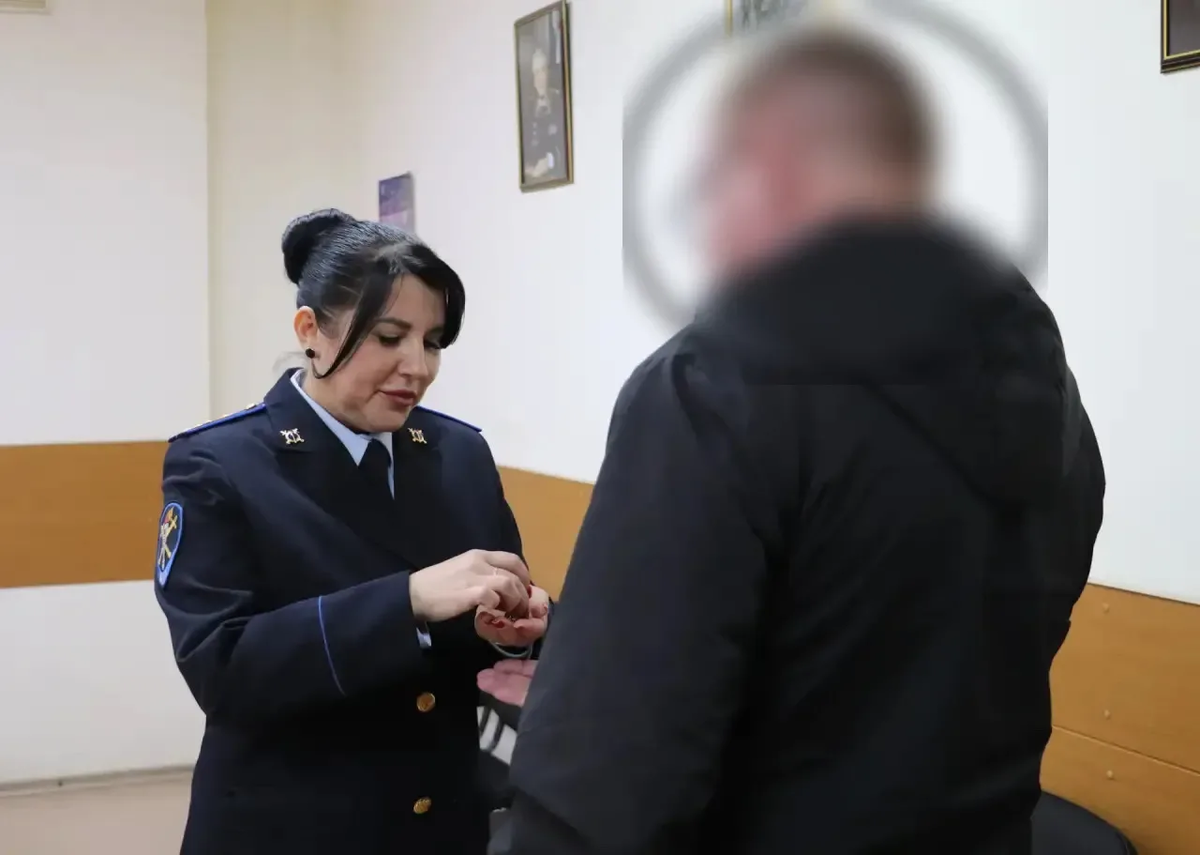     Полицейские вернули красноярцу похищенные у него украшения