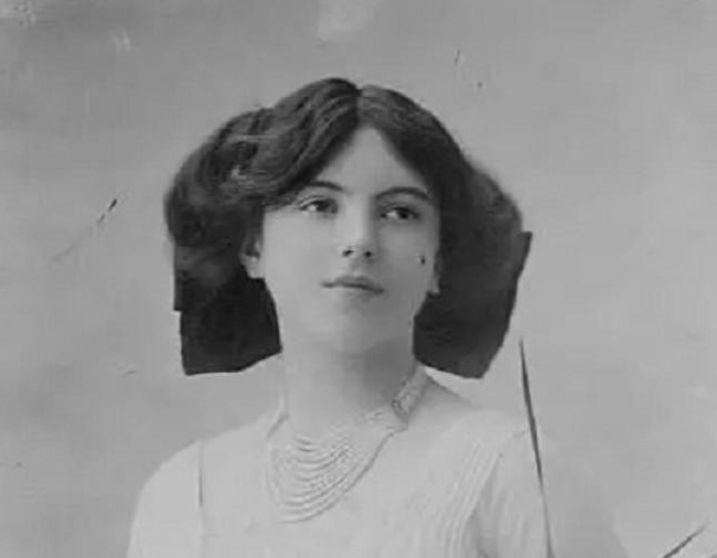 Софья в детстве