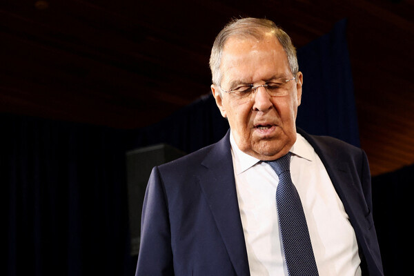 Министр иностранных дел России Сергей Лавров во время пресс-конференции президента США Дональда Трампа и президента России Владимира Путина на военной базе Эльмендорф - Ричардсон на Аляске, 16 августа 2025 года / Kevin Lamarque/Reuters   📷