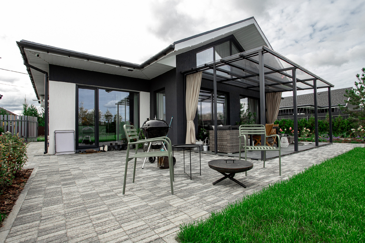 Современная тротуарная плитка производится по технологии полусухого вибропрессования