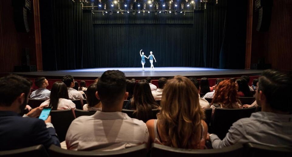    istockphoto.com/andresr