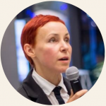 «Рост цен на ме­ди­цин­ские услу­ги — это очень чув­стви­тель­ная ис­то­рия для на­се­ле­ния. Рас­хо­ды на ме­ди­ци­ну силь­но бьют по кар­ма­ну, осо­бен­но там, где и без того есть про­бле­мы с до­ступ­но­стью услуг и уз­ких спе­ци­а­ли­стов», — от­ме­ча­ет по­лит­кон­суль­тант Але­на Ав­густ.