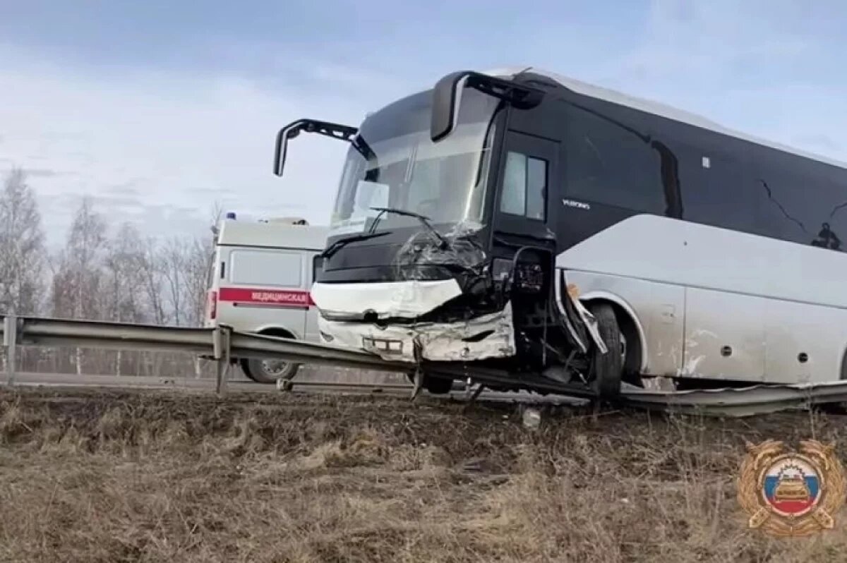    18-летний парень устроил лобовое ДТП с автобусом на трассе в Приангарье