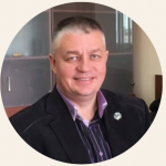 «Имен­но по­это­му сме­на Пань­ко на По­ля­ко­ва ни на что не по­вли­я­ет, по­то­му что речь идет о кол­ле­ги­аль­ном ор­гане, а не о ре­ше­нии в ин­те­ре­сах кон­крет­ных лиц. Не ду­маю, что кон­фликт по­вли­я­ет на жи­те­лей окру­га, но си­ту­а­ция со­зда­ет рис­ки для мэра Фро­ло­ва. Без­услов­но, лю­бой кон­фликт в думе — это про­бле­ма, тем бо­лее что бло­ки­ру­ют­ся воз­мож­но­сти для при­ня­тия кон­крет­ных ре­ше­ний. Ос­но­ва­ний для ро­спус­ка окруж­ной думы нет. Уве­рен, что она рано или позд­но при­дет к ком­про­мис­су», — за­явил Шин­дя­ев.