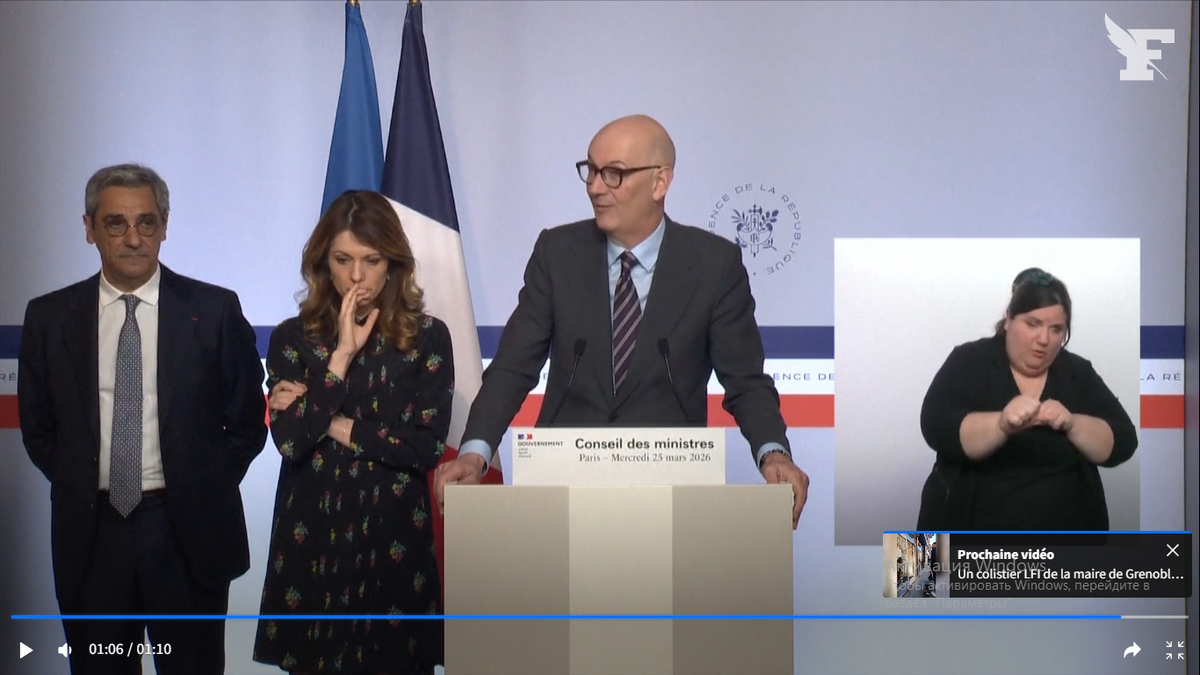 Всем видом дает понять, что еще немного и её стошнит.