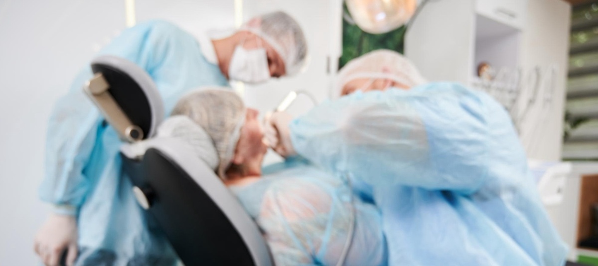 Как с помощью одного импланта заменить отсутствующий зуб, не трогая соседние