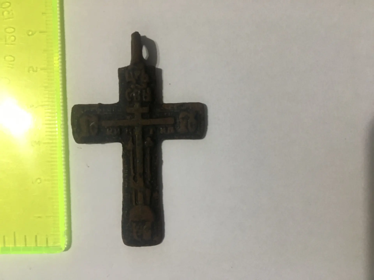 №1 Самый простой по форме и исполнению.