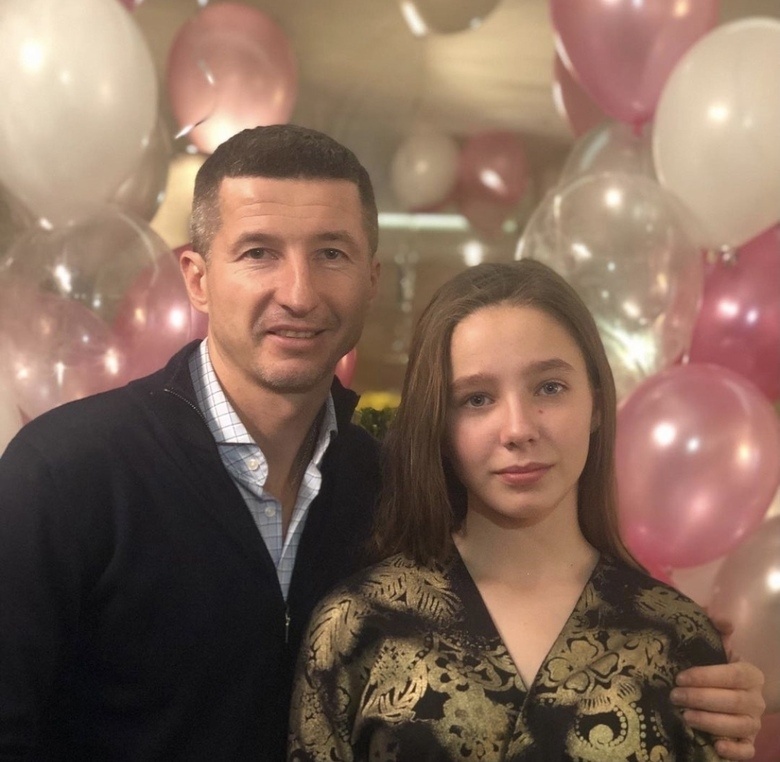    Евгений с дочерью Верой, рожденной с браке с Юлией Началовой