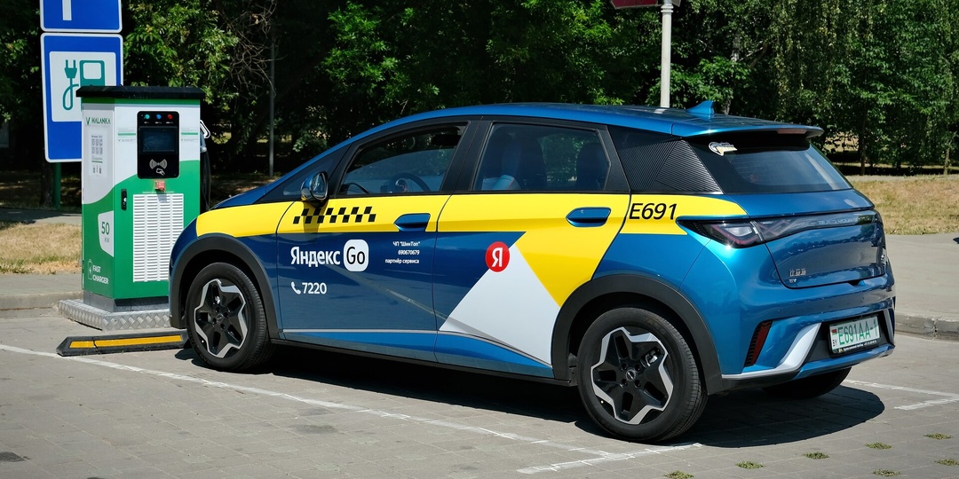 Российских таксистов хотят пересадить на электромобили