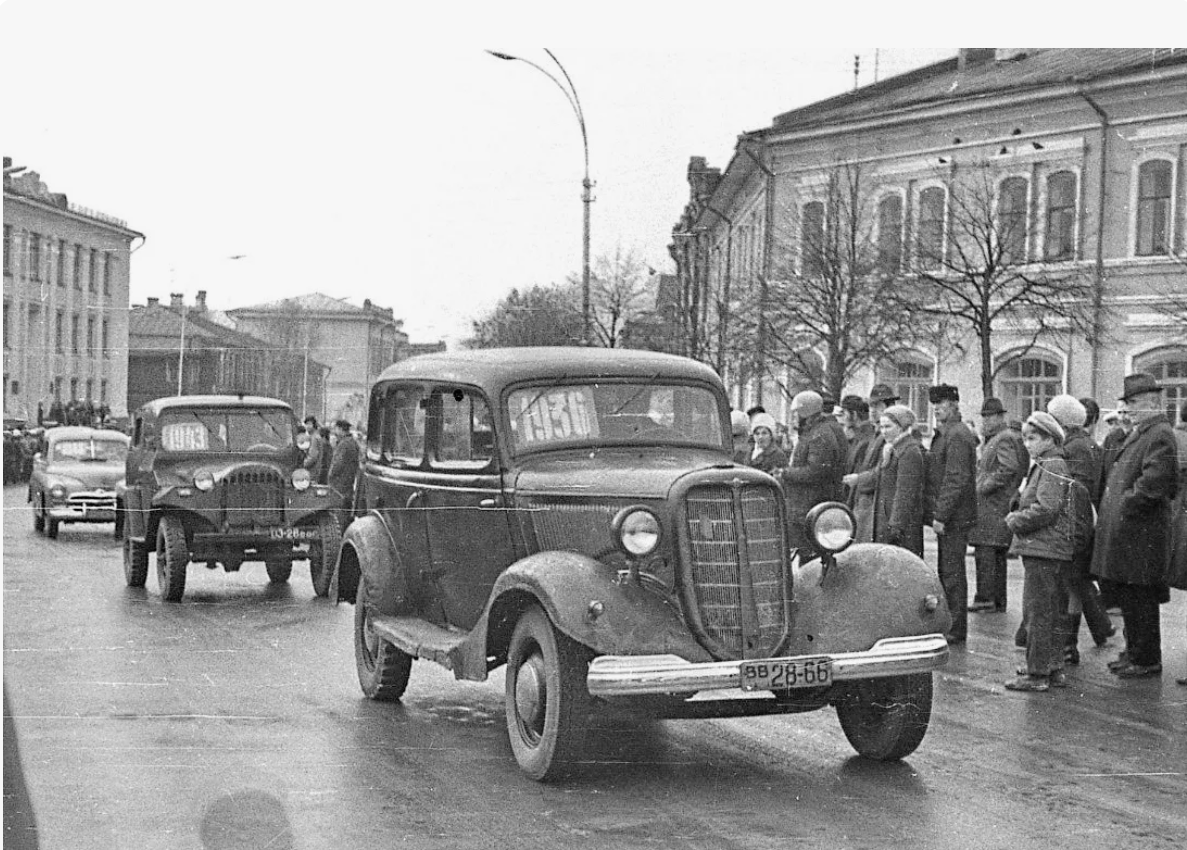 Фото 1: ГАЗ‑М1 на улицах Москвы.