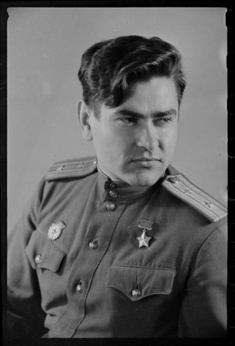 Военный лётчик Герой Советского Союза Алексей Петрович Маресьев.1944 год /Фото: Рюмкин Я.
 / Государственный исторический музей, Москва / goskatalog.ru