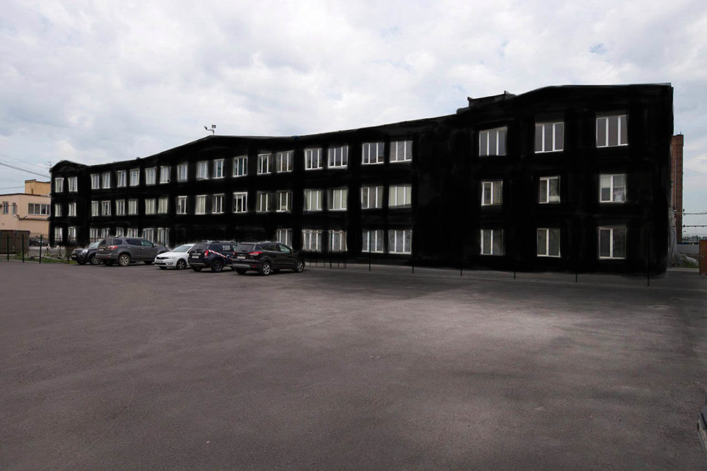 Дом в чёрном цвете