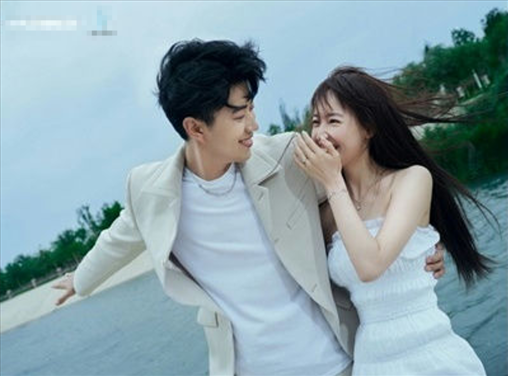 Китайский актер Кун Юхао и актриса Цинь Нючжэнвэй.