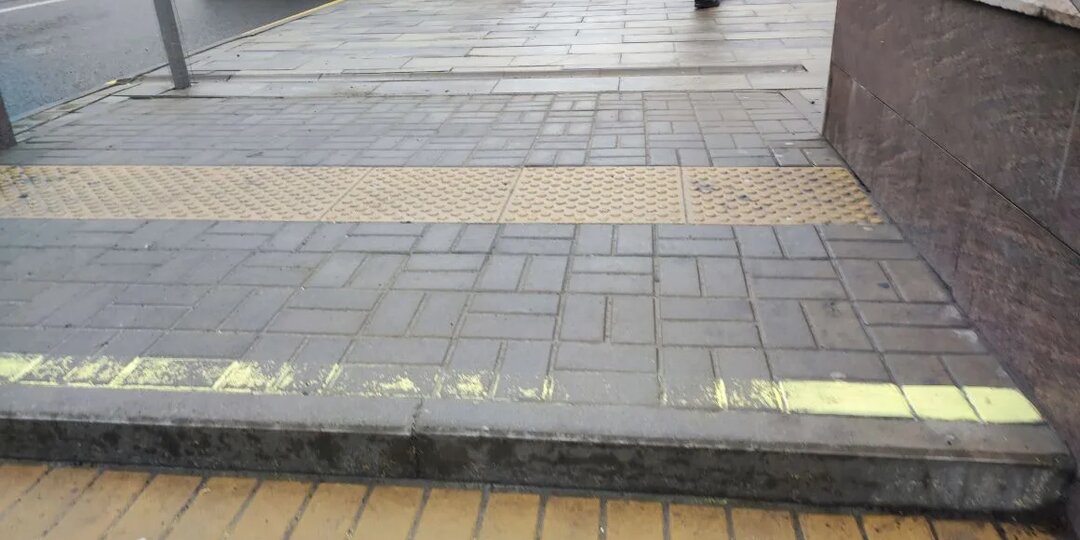 Деньги на дождь выбрасывают в Ростове