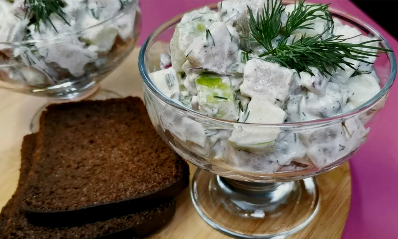 Как вам сочетание ингредиентов? Изумительный салат из обычной селёдки