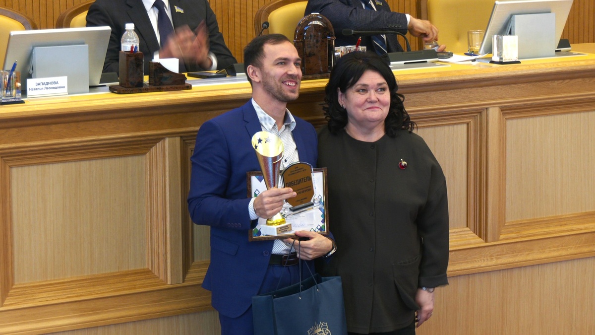    Журналист телеканала «Югра» Василий Сысуев удостоен главной награды конкурса «Думать по-югорски»