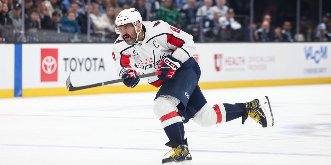 Овечкин в 40 лет снова поразил. Он оформил хет-трик и идет за Гретцки