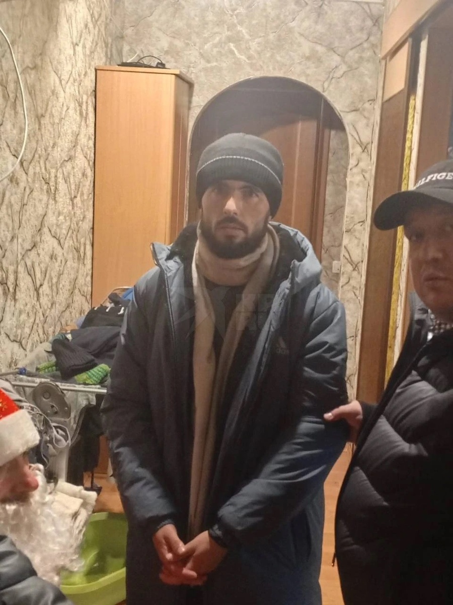    Момент задержания Курбонмурода Хомидова. Фото: читатель «КП»